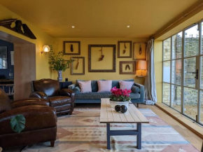 Stylish 3 bed Cotswold cottage with stunning views